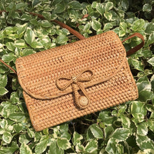 Load image into Gallery viewer, Buckle Straw Bag