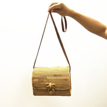 Load image into Gallery viewer, Buckle Straw Bag