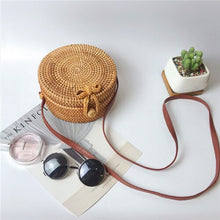 Load image into Gallery viewer, Bow Buckle Retro Straw Bag